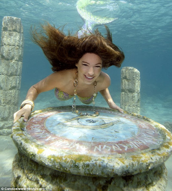 Kelly Brook Poses under Water in Mermaid Costume2