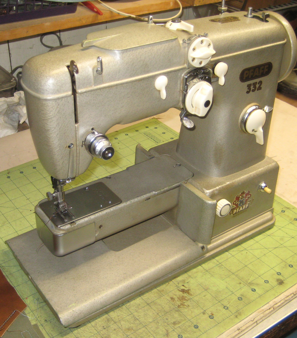 MI Vintage Sewing Machines Pfaff 332 (1950s)