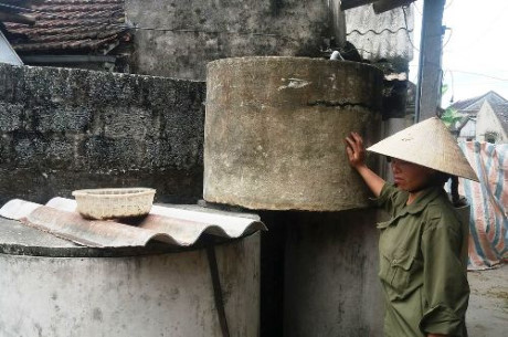 Nuoc sach 'Nong thon moi' do lom, dan che ban, khong dam dung - Anh 2