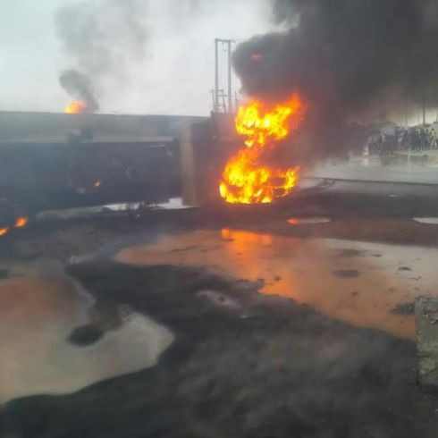 Lives lost, many injured as fuel tanker explodes (PHOTOS) Lives lost, many injured as fuel tanker explodes (PHOTOS)