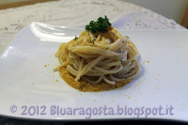 spaghetti cacio, pepe, ricci di mare e bottarga