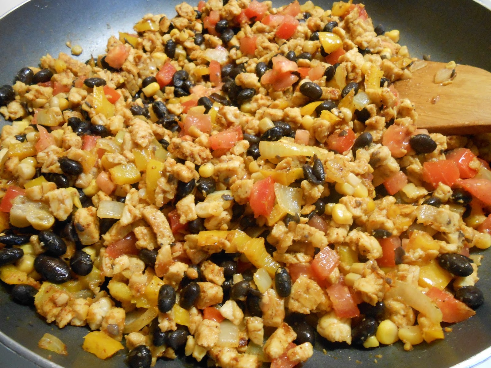 Eat cook and love Enchiladas au tempeh & haricots noirs, sauce à la