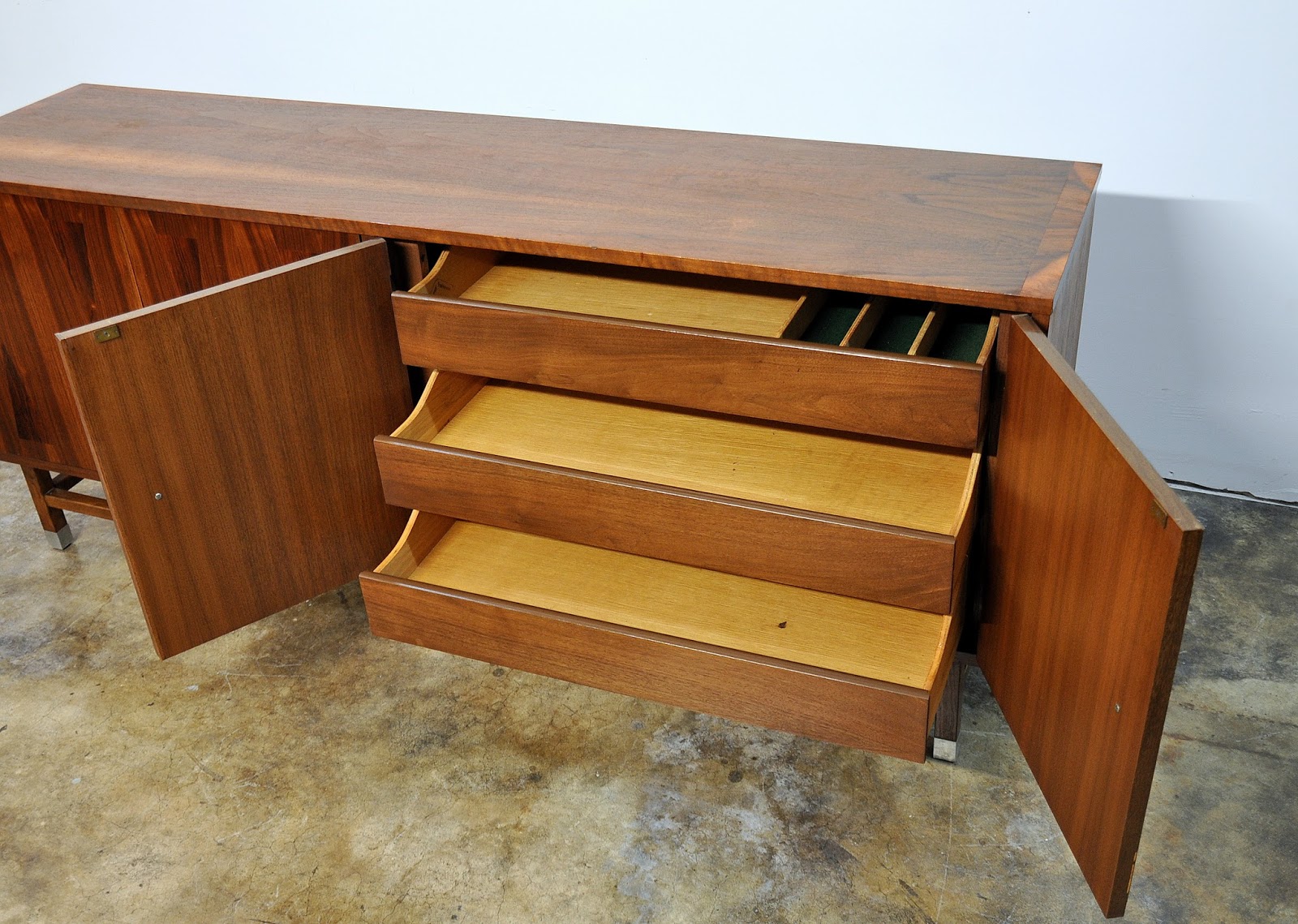 SELECT MODERN Stanley Furniture Credenza, Bar, Buffet, Media Console or Sideboard