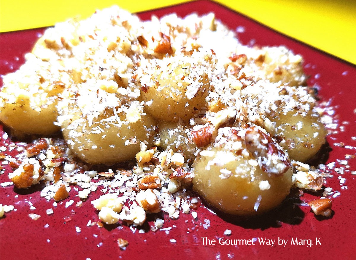 Glutinous Rice Flour Balls in Molasses . 黑糖漿糖不甩