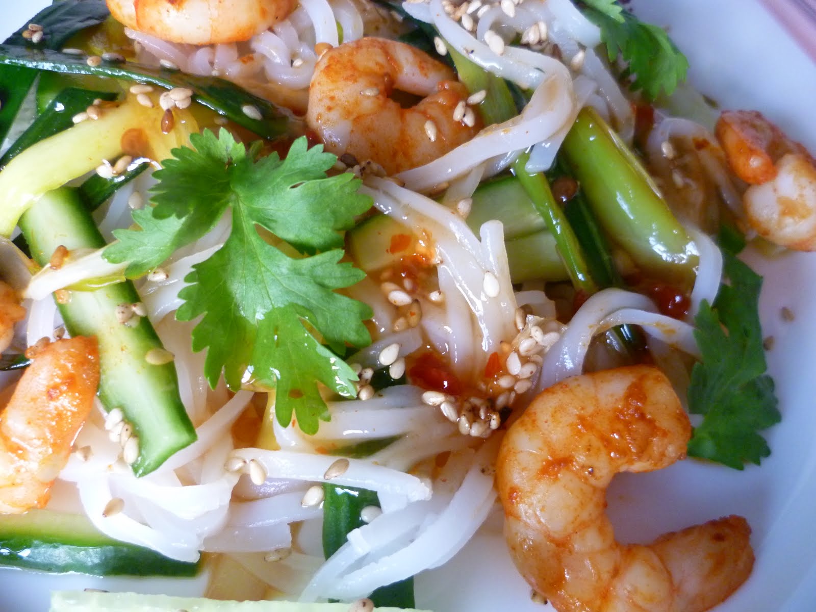 Thailändischer Reisnudelsalat mit Garnelen - Nicest Things