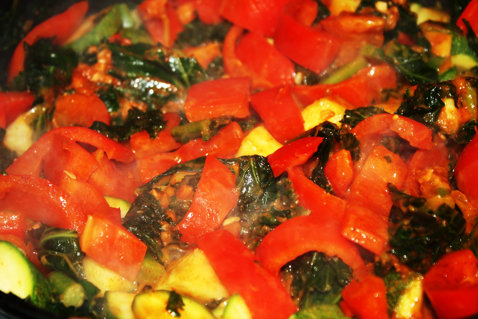 One Lazy Vegetarian: Veggies & Noodles in an easy Peanut Sauce