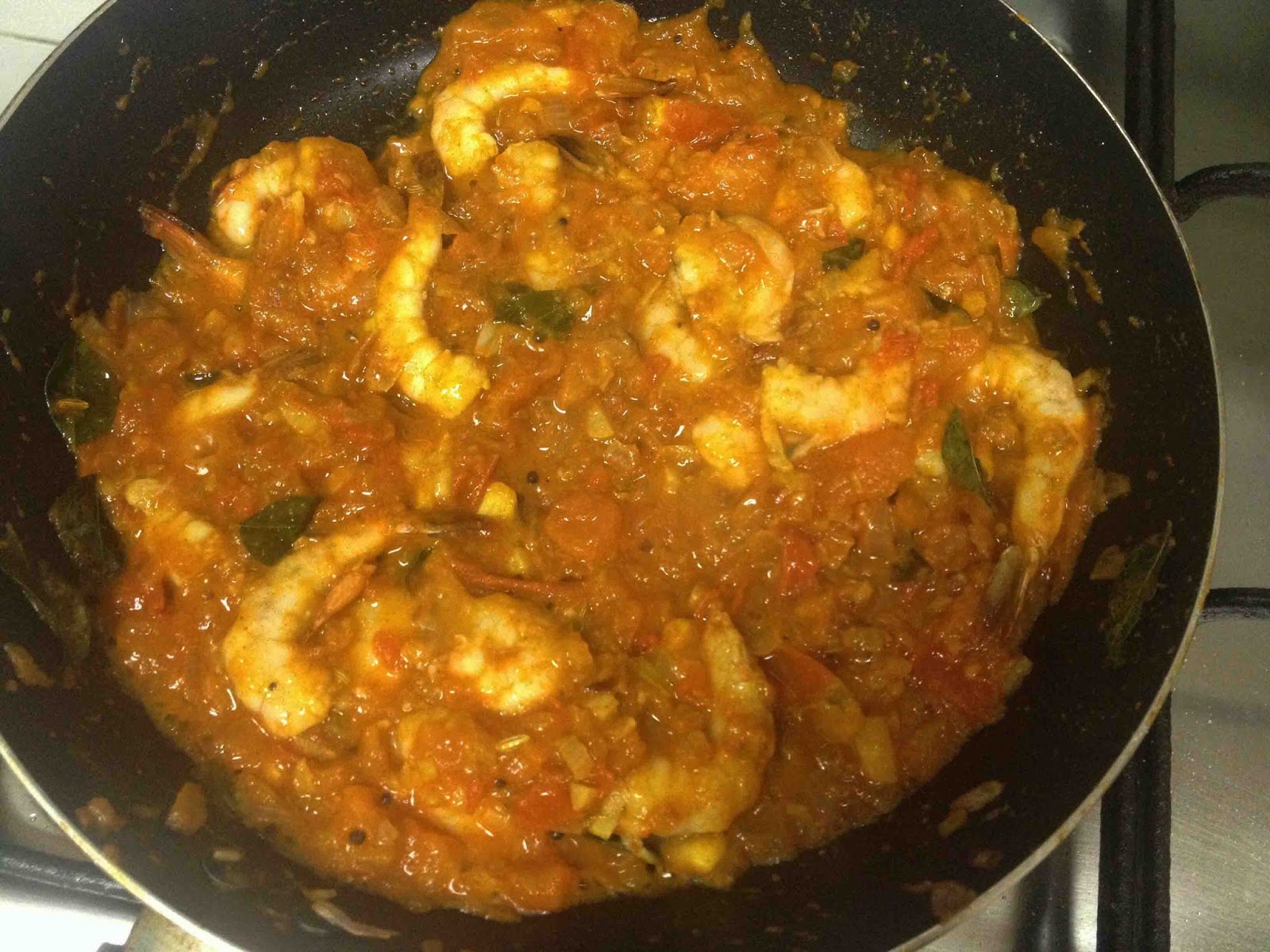 PRAWNS KIZHI / PRAWNS COOKED IN BANANA LEAF POUCH