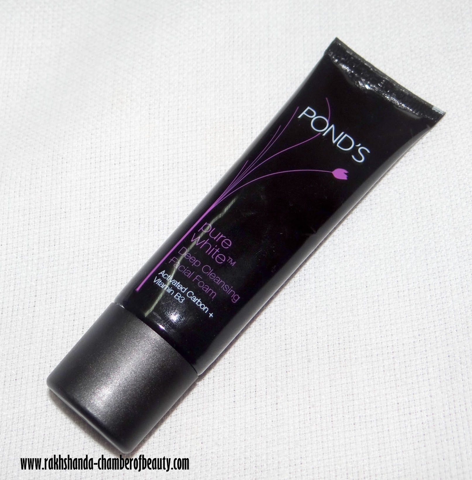 Pond's Pure White Deep Cleansing Facial Foam with Activated Carbon- review, Skincare products for combination/oily skin, Indian beauty blogger, Chamber of Beauty