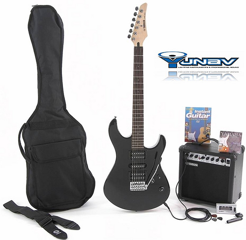 TECNOMUSIC: GUITARRAS CON SUS ACCESORIOS