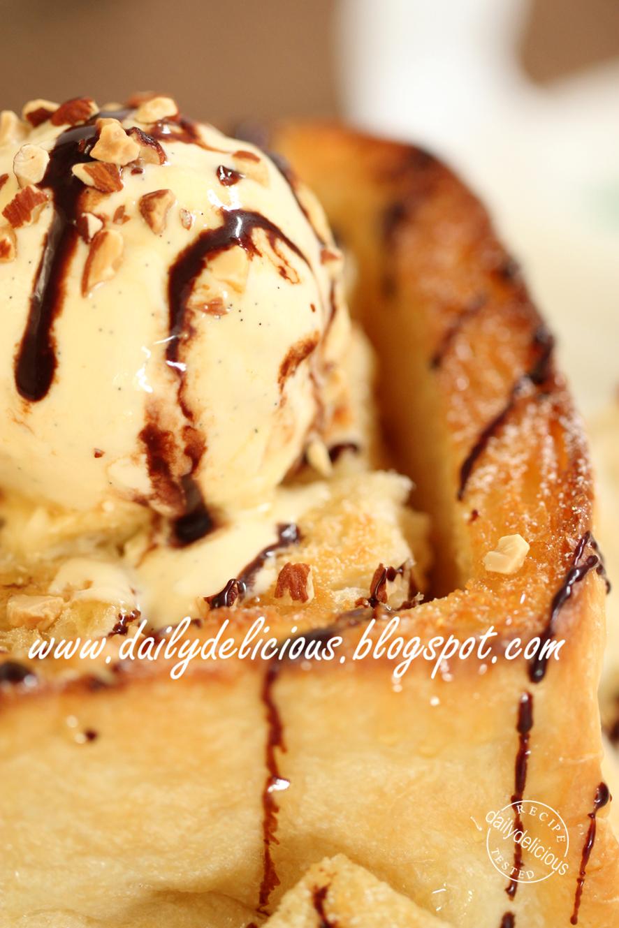 dailydelicious thai Honey toasted with chocolate honey sauce
