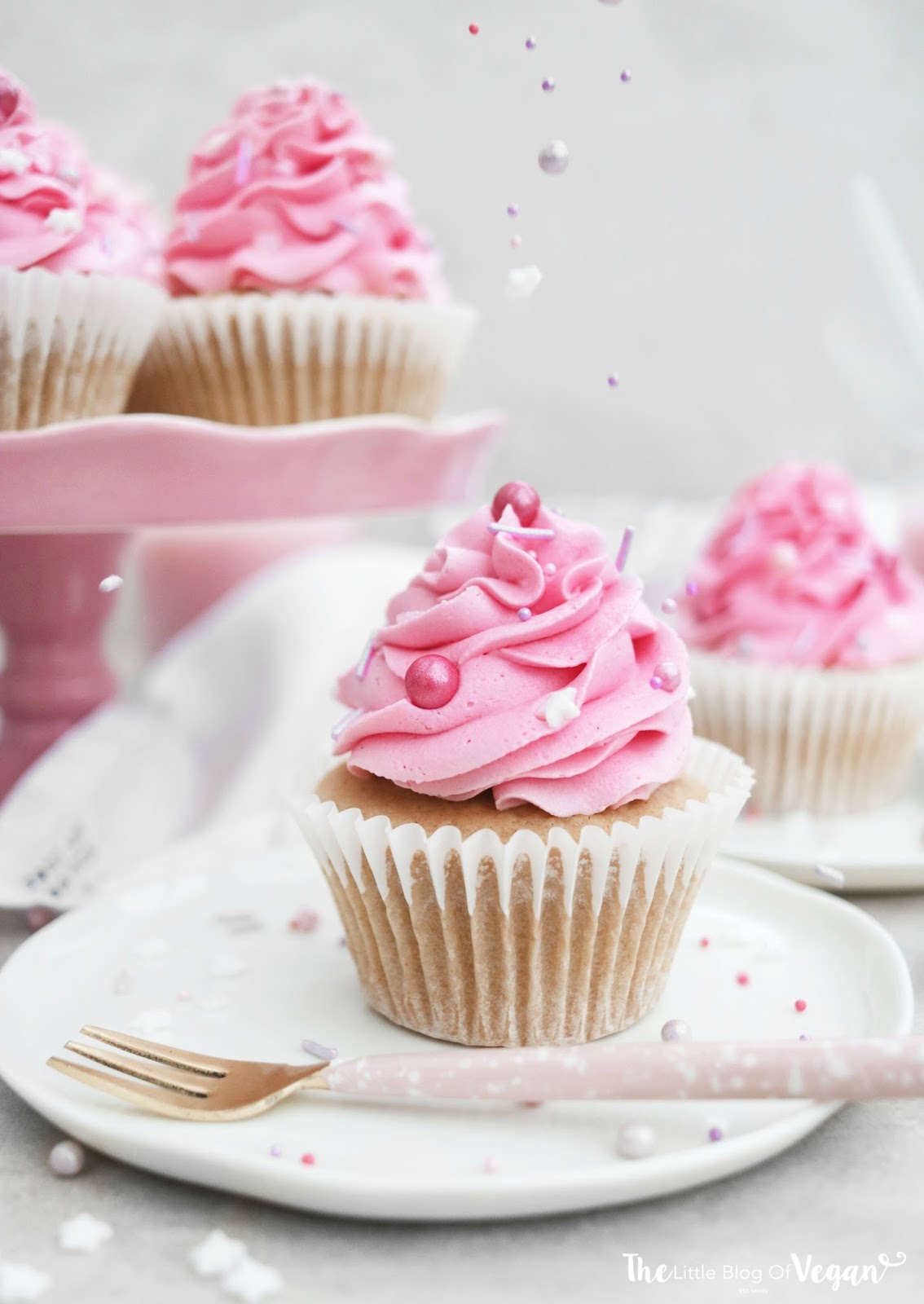 birthday-cake-cupcakes-recipe-the-little-blog-of-vegan