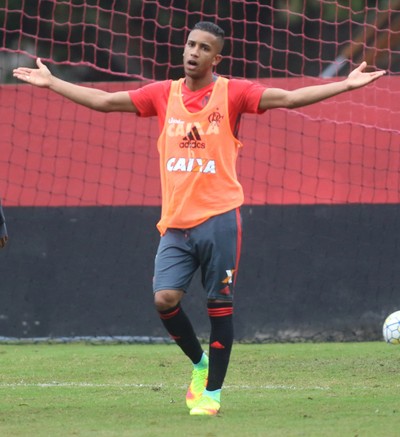 Flamengo faz mistério e não comenta lesão de Jorge