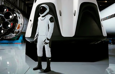 Elon Musk revela l'aspecte a cos complet del nou vestit espacial d'SpaceX