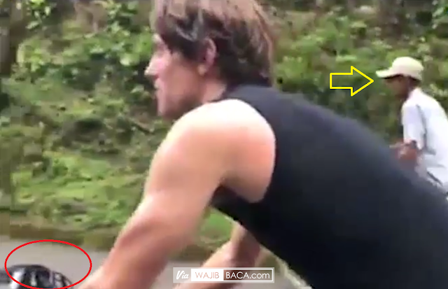 Sepeda Mahal Si Bule vs Sepeda Tua Milik Petani, Lihat Apa yang Terjadi!