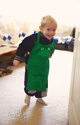 Caitlin's Crafts: Child's Apron - Pattern Attached