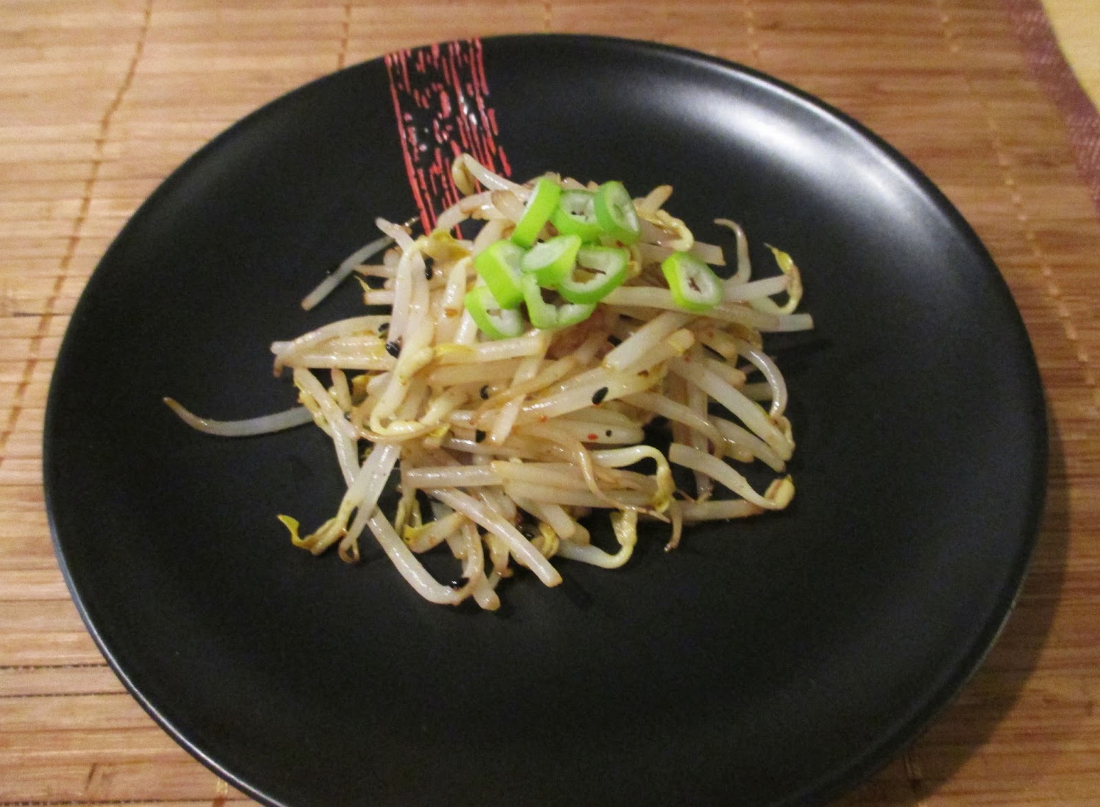 Otaku Family: Pikanter Bohnensprossen Salat