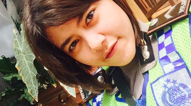 Inilah Sosok Bripda Devi, Polwan Cantik Yang Tidur Beralaskan Karton Inilah Sosok Bripda Devi, Polwan Cantik Yang Tidur Beralaskan Karton