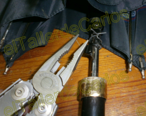 elTallerdeCarlos: Arreglar paraguas roto. cierre de paraguas partido. reparar paraguas. Fix broken closing match. repair. Fixer parapluie cassé. match de clôture de parapluie. réparation de parapluie.