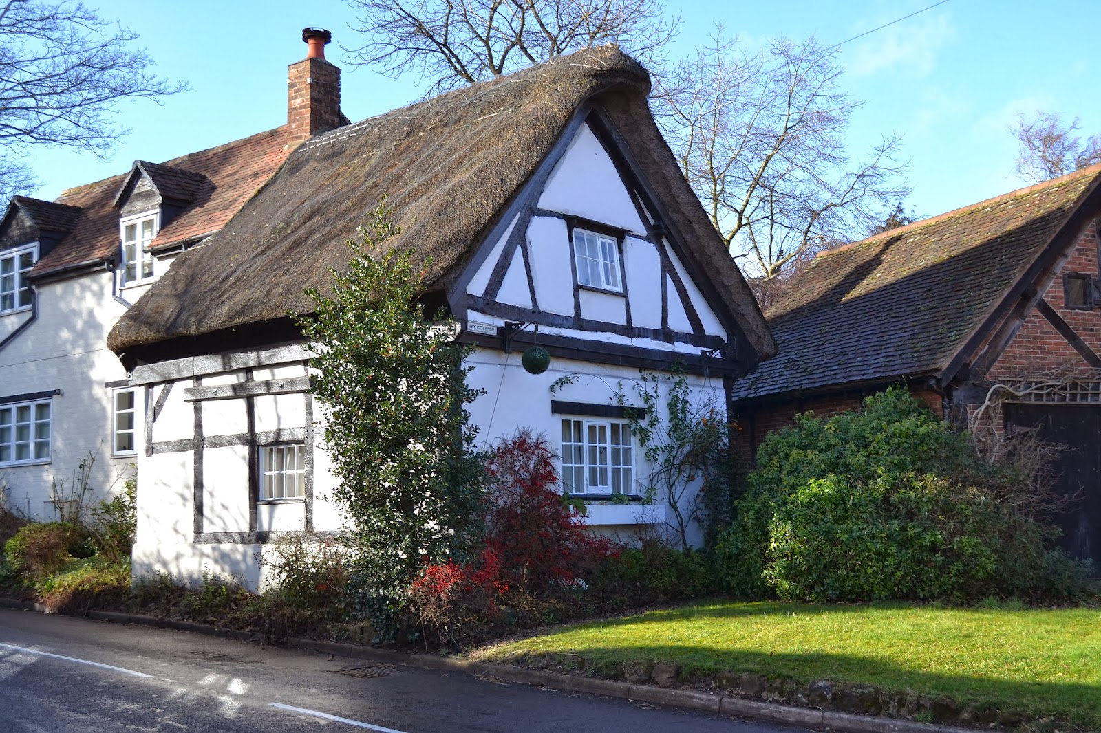Today Around Coventry Thatched Roof Thursday 61 Leek Wootton