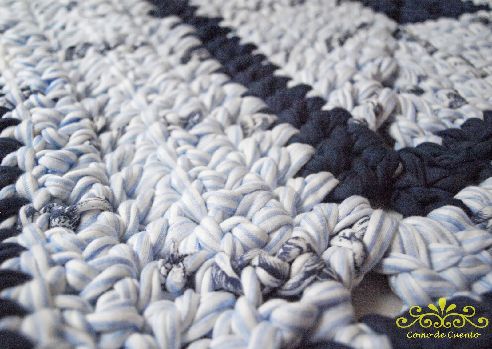 Como de Cuento: Una alfombra de trapillo para el baño