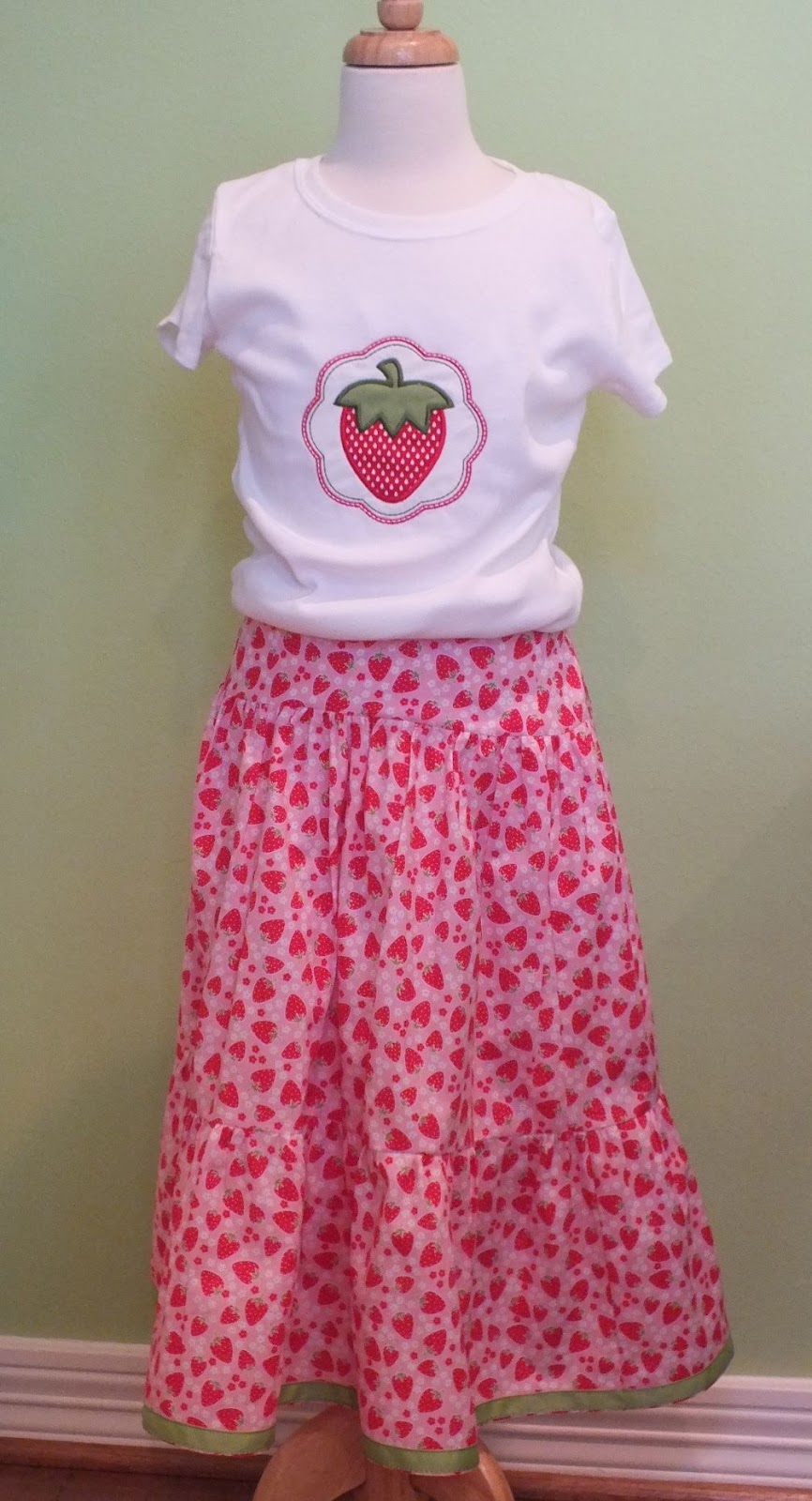 Saint Nolt Sews: Strawberries and Sassy Skirt