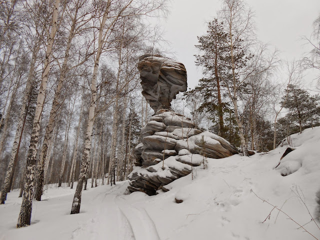 Скала Каменные ворота сбоку