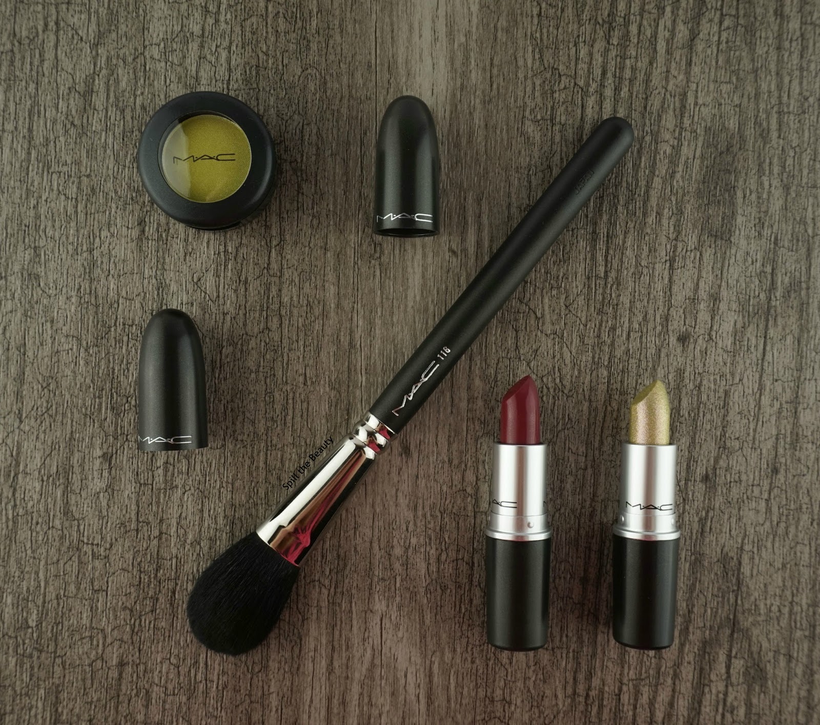 MAC It’s A Strike – Review and Swatches