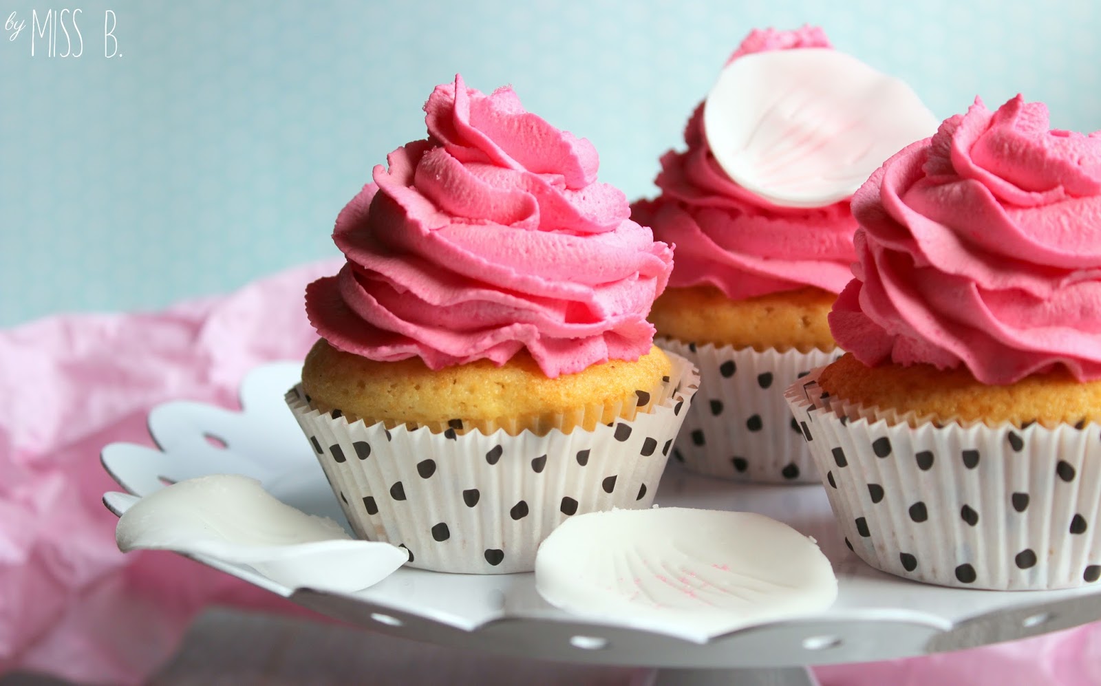 Miss Blueberrymuffin&amp;#39;s kitchen: Romantische Rosenblüten-Cupcakes...