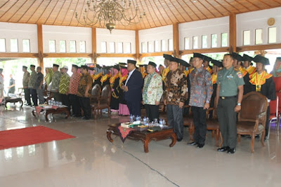 DANDIM 0725/SRAGEN HADIRI ACARA WISUDA KE-1 STIT MADINA DI PENDOPO KAB.SRAGEN