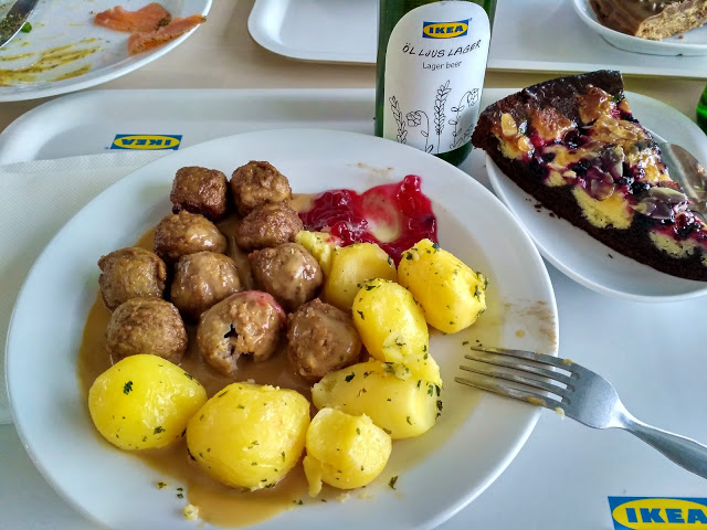 Знамениті тефтелі-мітболи із журавлинним соусом з ресторану IKEA