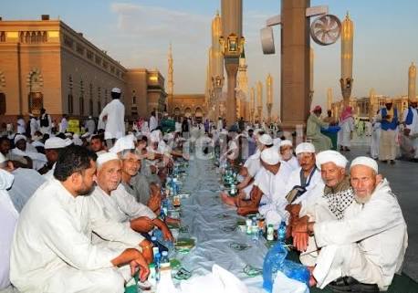 Foto Buka Puasa Ramadhan di Masjid Nabawi Madinah 2018 Terbaru Foto Buka Puasa Ramadhan di Masjid Nabawi Madinah 2018 Terbaru