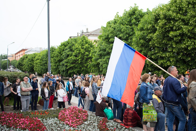 Фотографии с митинга 12 июня против коррупции в Смоленске