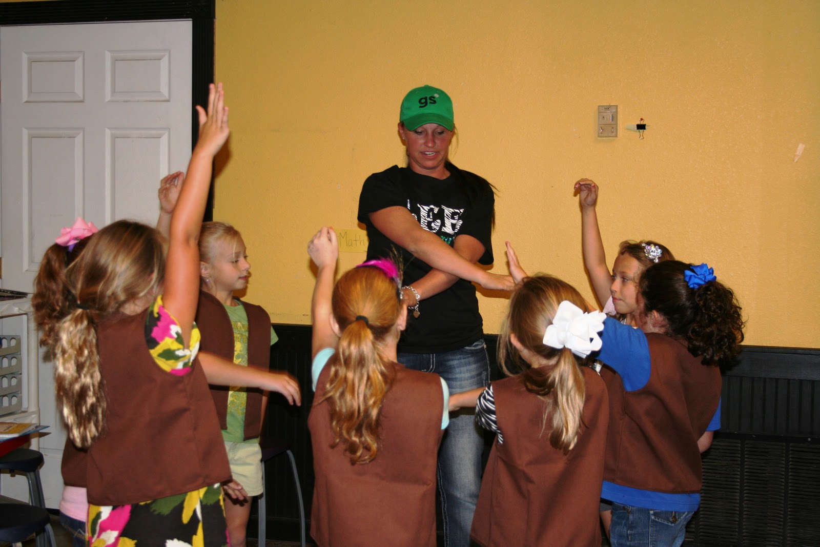 Girl Scouts Meeting No. 1 Introduction to Girl Scouts