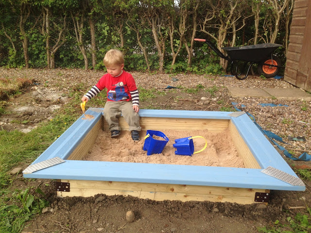 b and q childrens sandpit