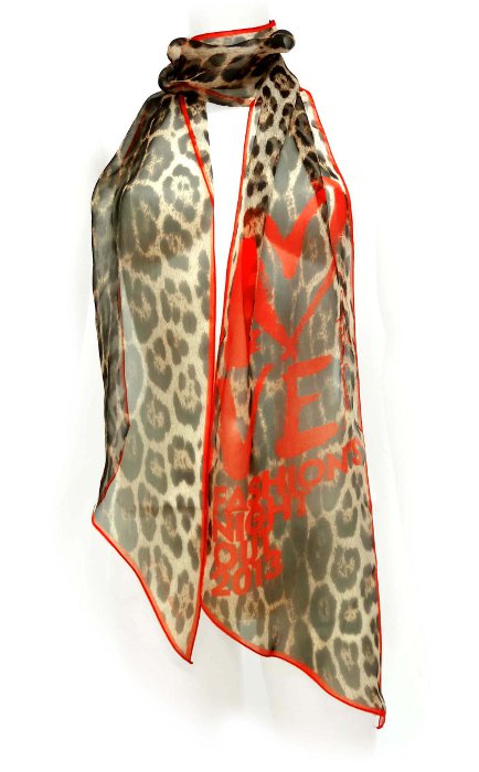 La sciarpa da donna limited edition di Roberto Cavalli per la VNFO 2013
