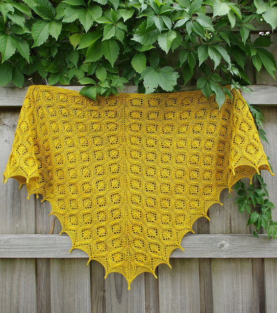 Faux Cable Shawl | Knitting | © Red Pepper Quilts 2017