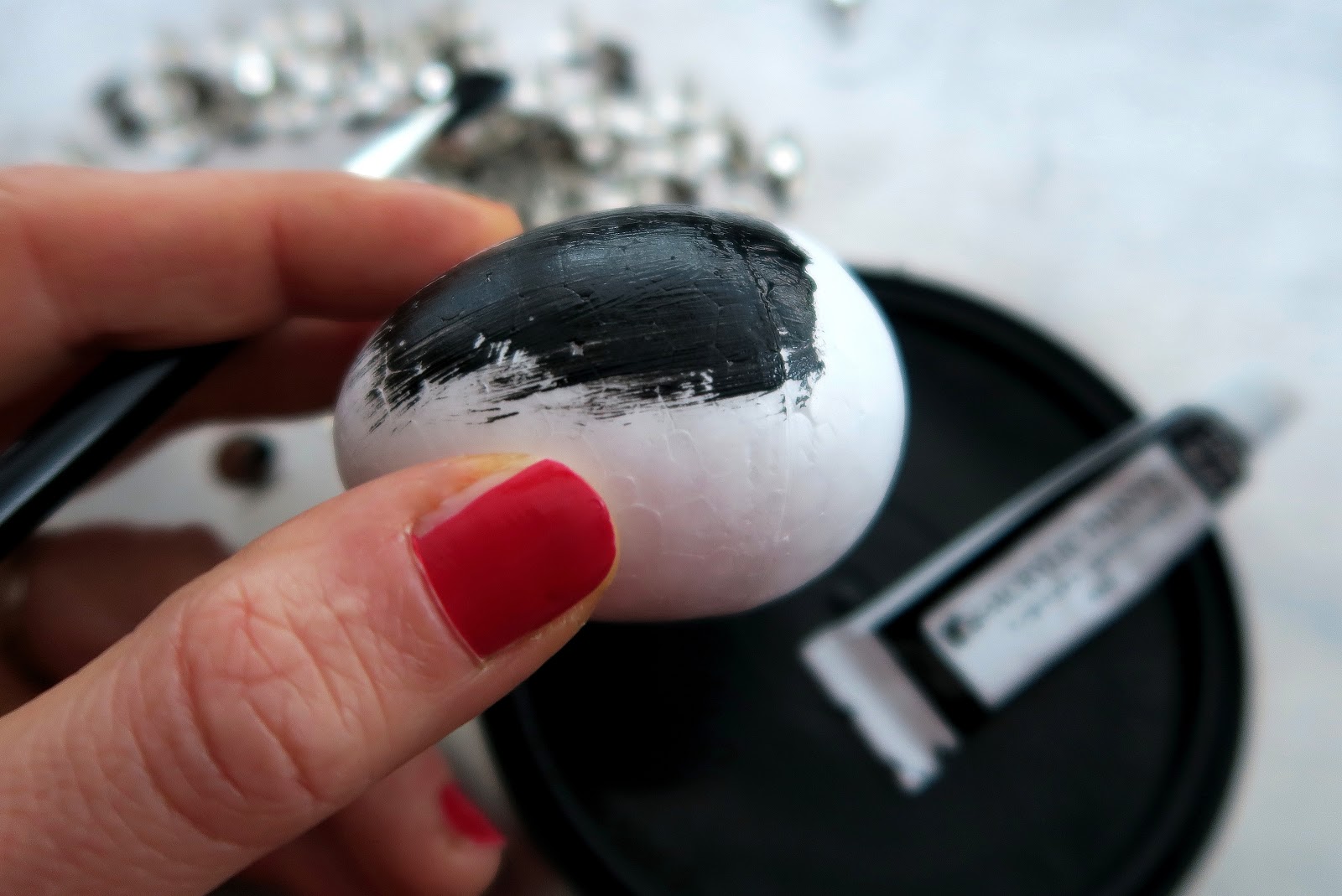 Ornaments made with drawing pins mamaisdreaming.blogspot.co.uk