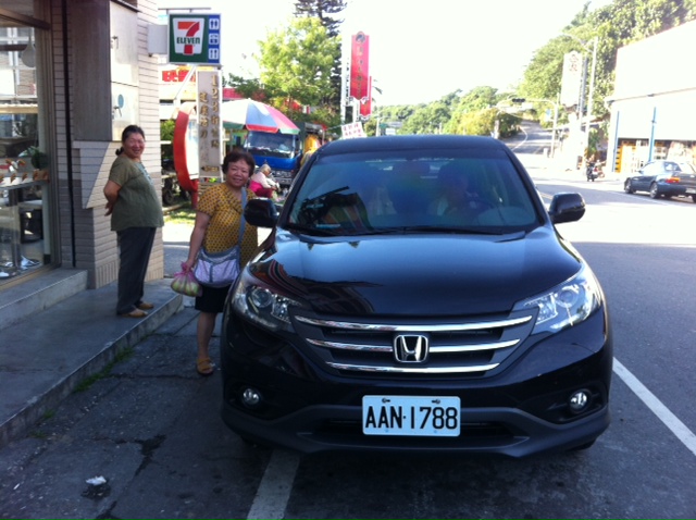 吳sir 的 丈夫日記 主日崇拜前姊夫開車載大夥同去龍田村郊遊