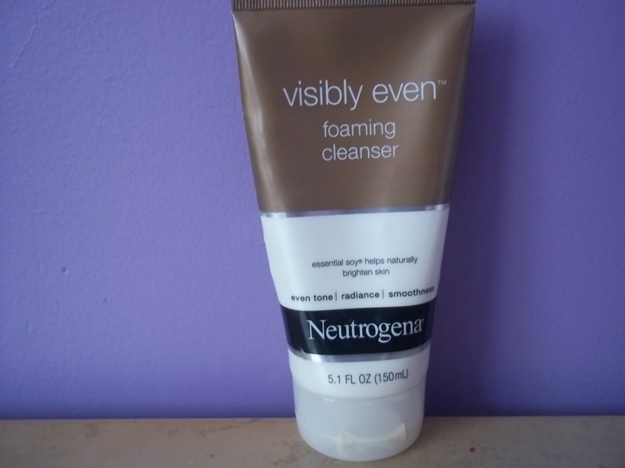 neutrogena visibly even foaming cleanser