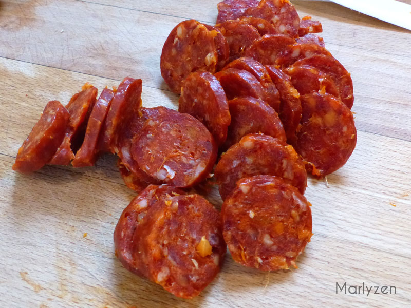 Coupez le chorizo en rondelles.