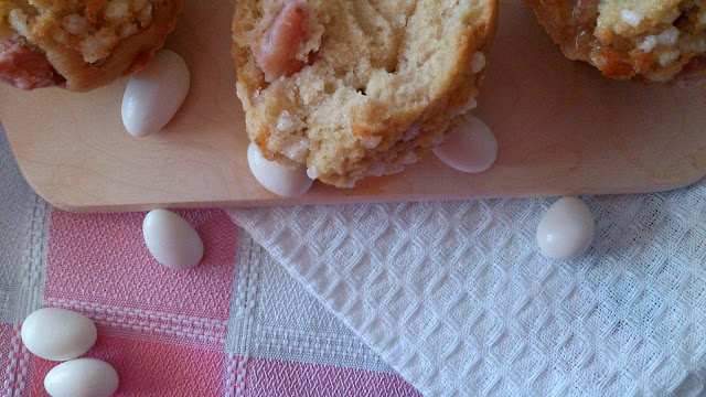 muffins magdalenas cava fresas chocolate blanco desayuno merienda postre azúcar perlado horno rico sencillo 