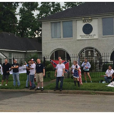 1a2 ‘White Lives Matter’ protesters rally at NAACP building in Texas