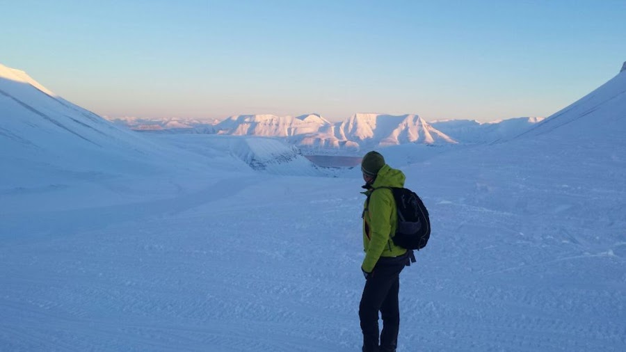 vistas-heladas-excursion-cueva-de-hielo-svalbard-noruega