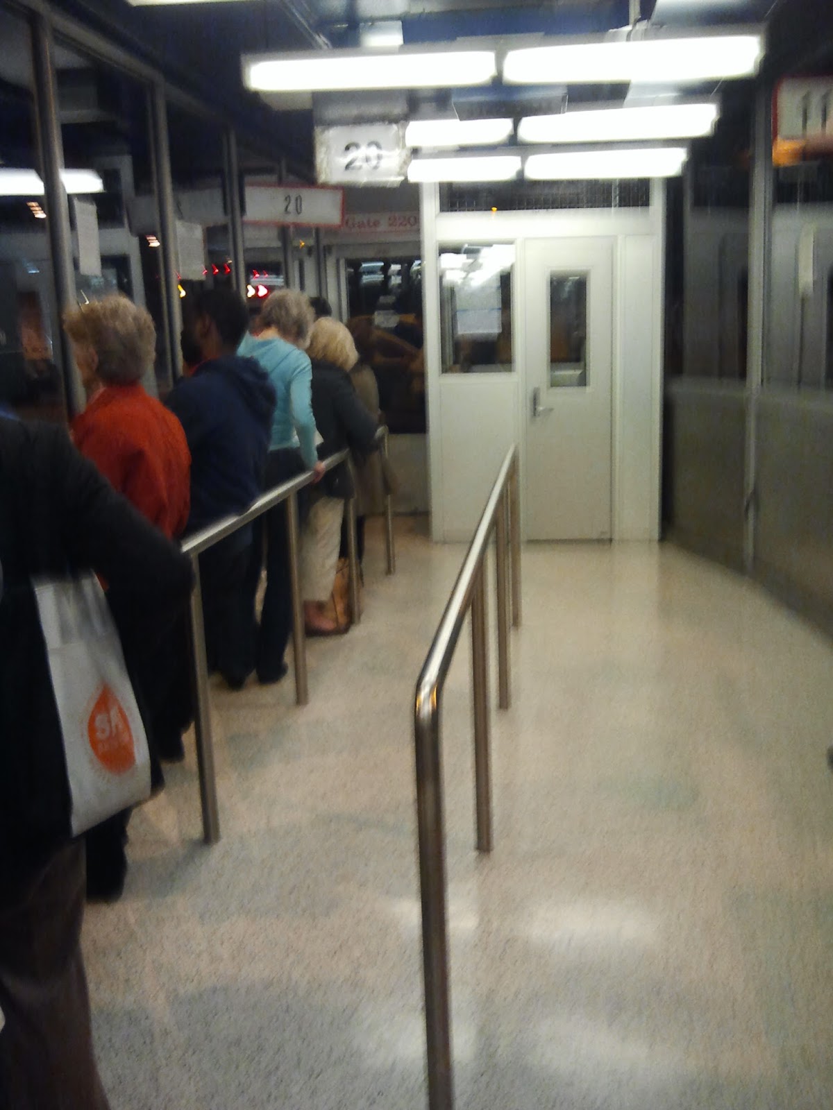 Port Authority Bus Terminal Six Flags - p7mxab4