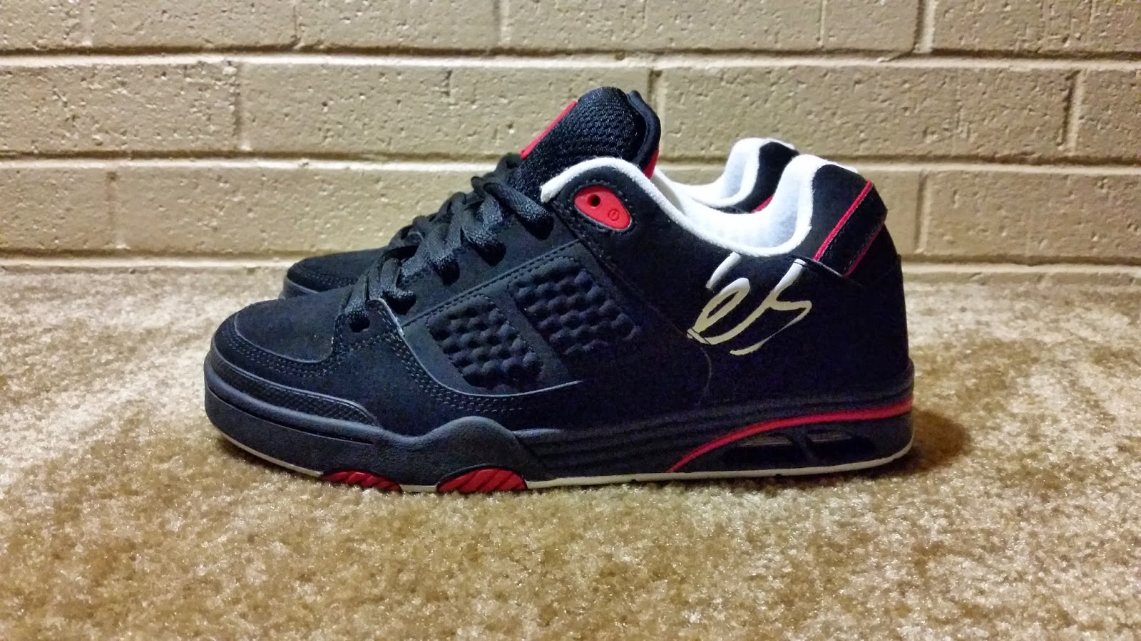 sk8shoewars éS Footwear Saga