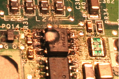 circuito+integrado+en+placa+de+laptop+quemado.PNG
