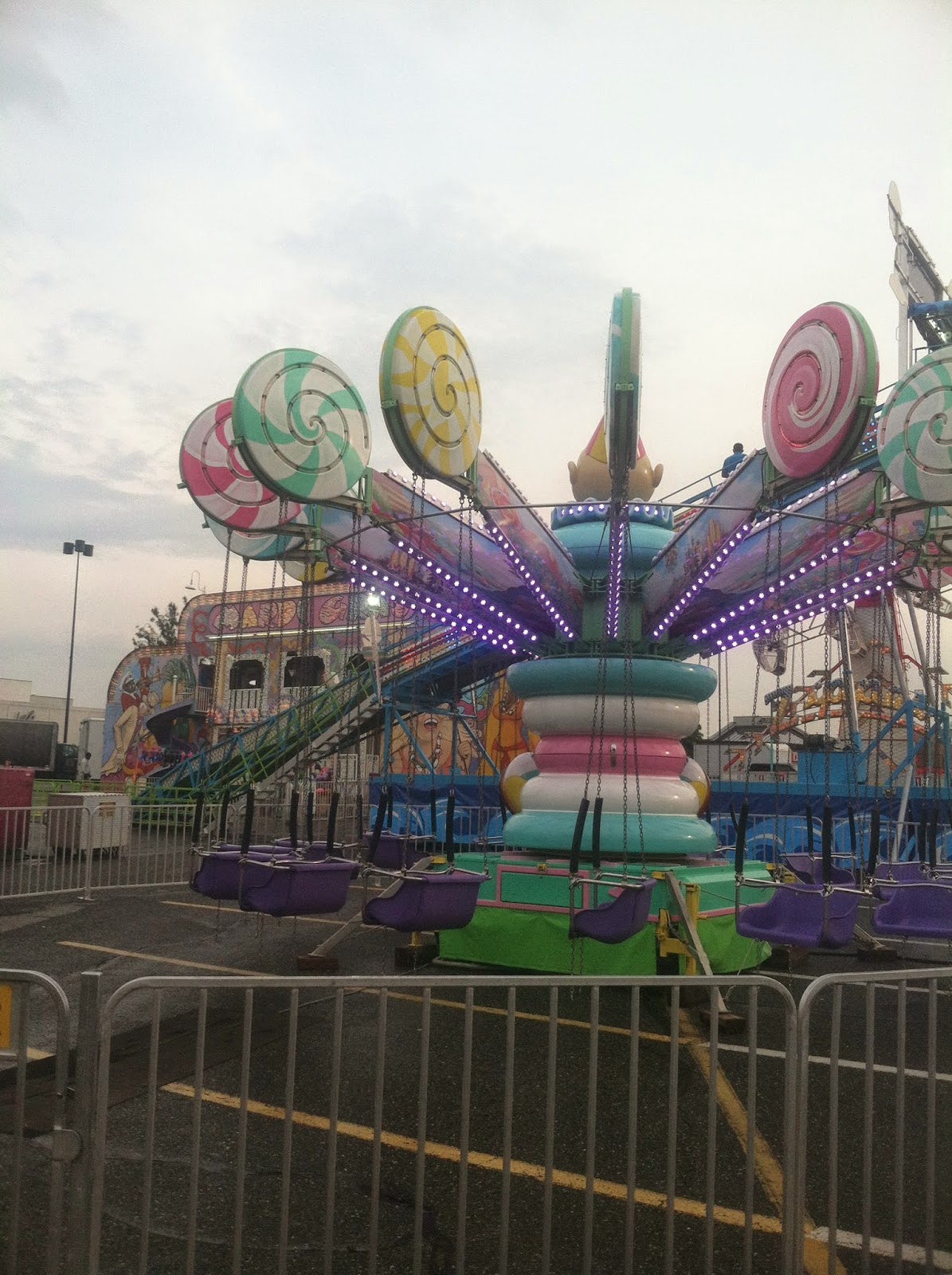 Carnival Chasing Jolly Shows at the 2014 Lake Forest Mall Carnival