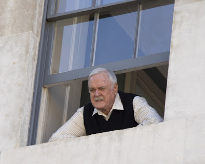 Speechless Season 3 John Cleese Image 3