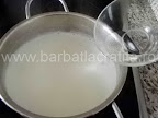 Budinca de gris preparare reteta - aromam laptele cu esenta