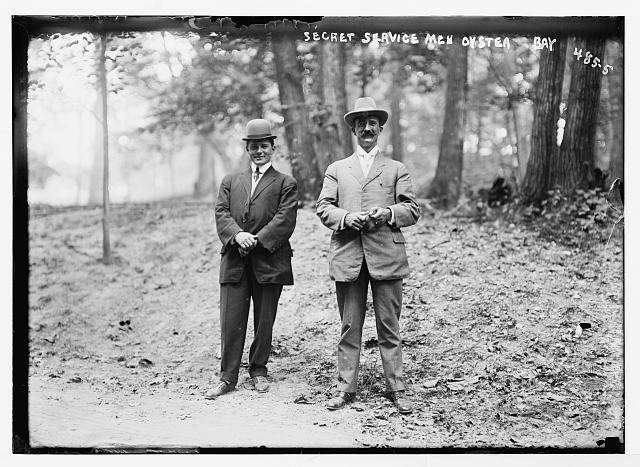 Secret Service men at Roosevelt Home, Oyster Bay, New York 1908